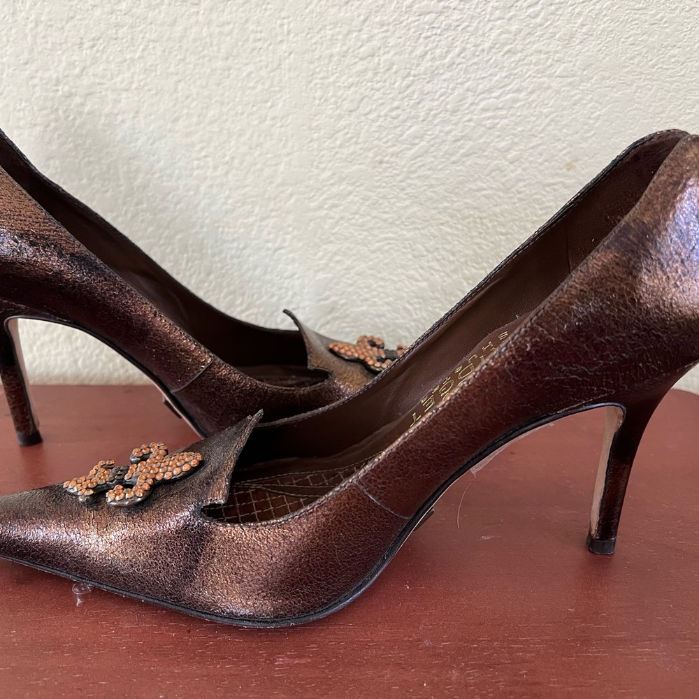Bridget Shuster heels Bronce Metallic shiny Pointed Toe Flour De Lis leather 7.5